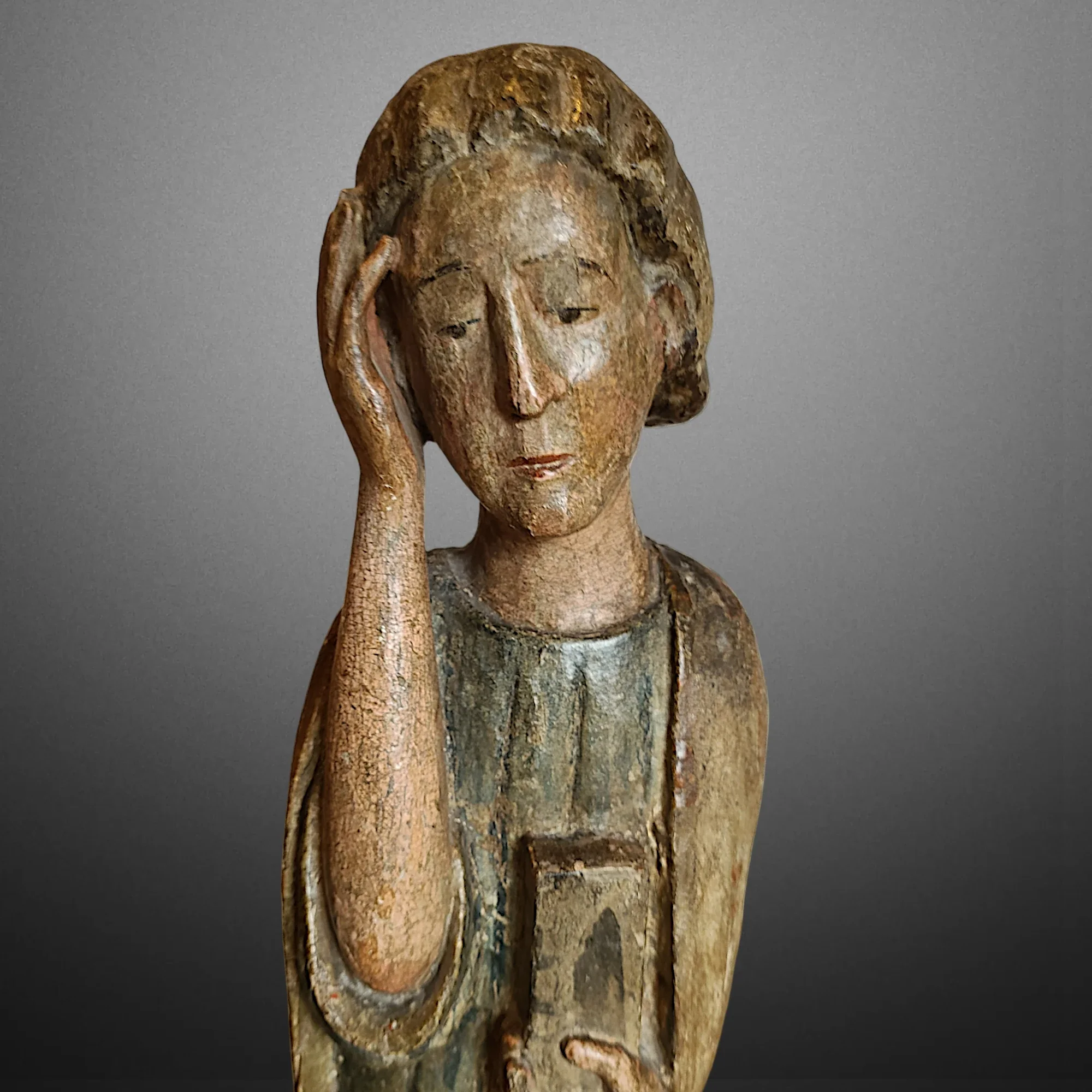 Heiliger Johannes am Kalvarienberg. Polychromiertes Holz. Ansicht Nummer 4