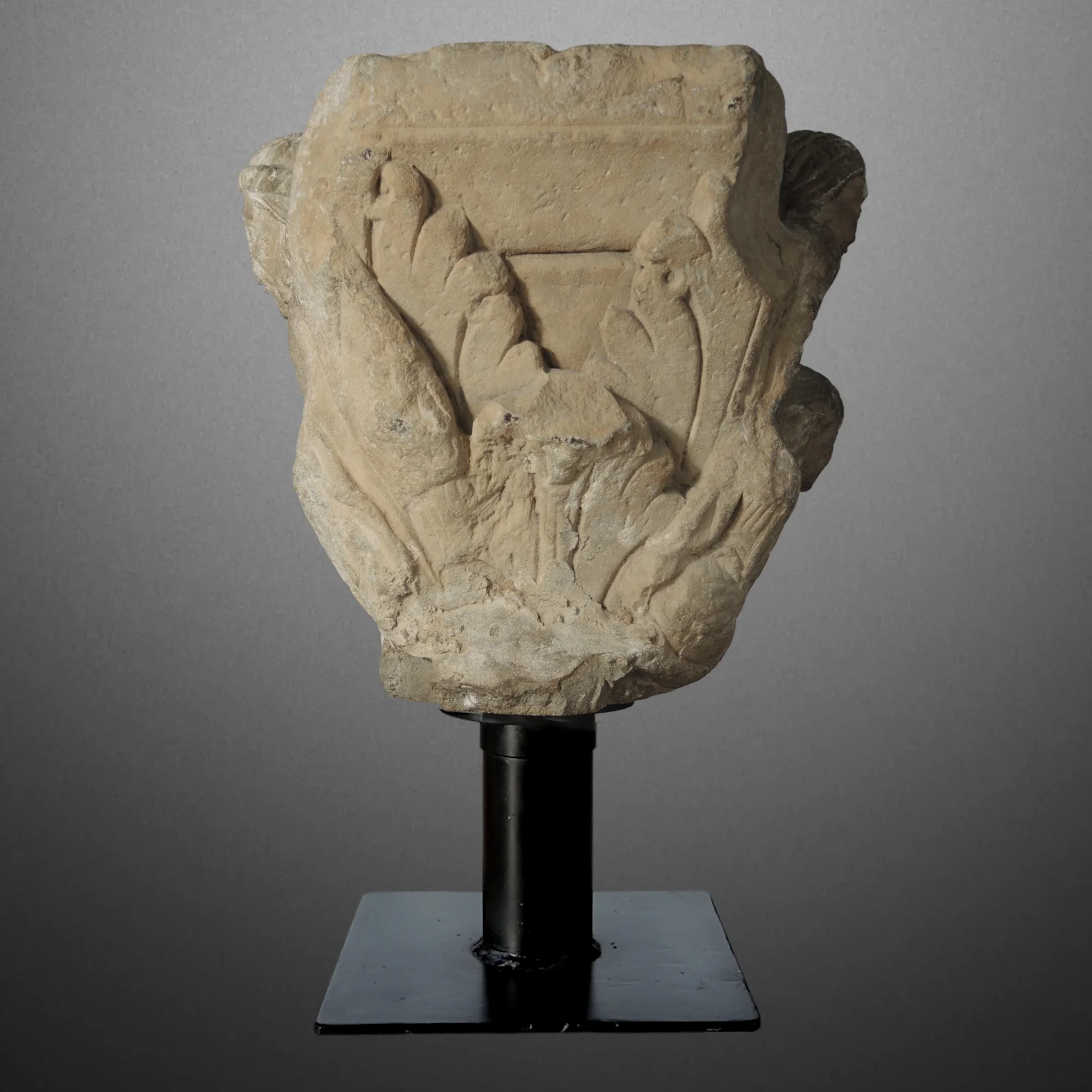 Provenzalisches romanisches Kapitell. Herodes und der Kindermord von Bethlehem. Ansicht Nummer 3