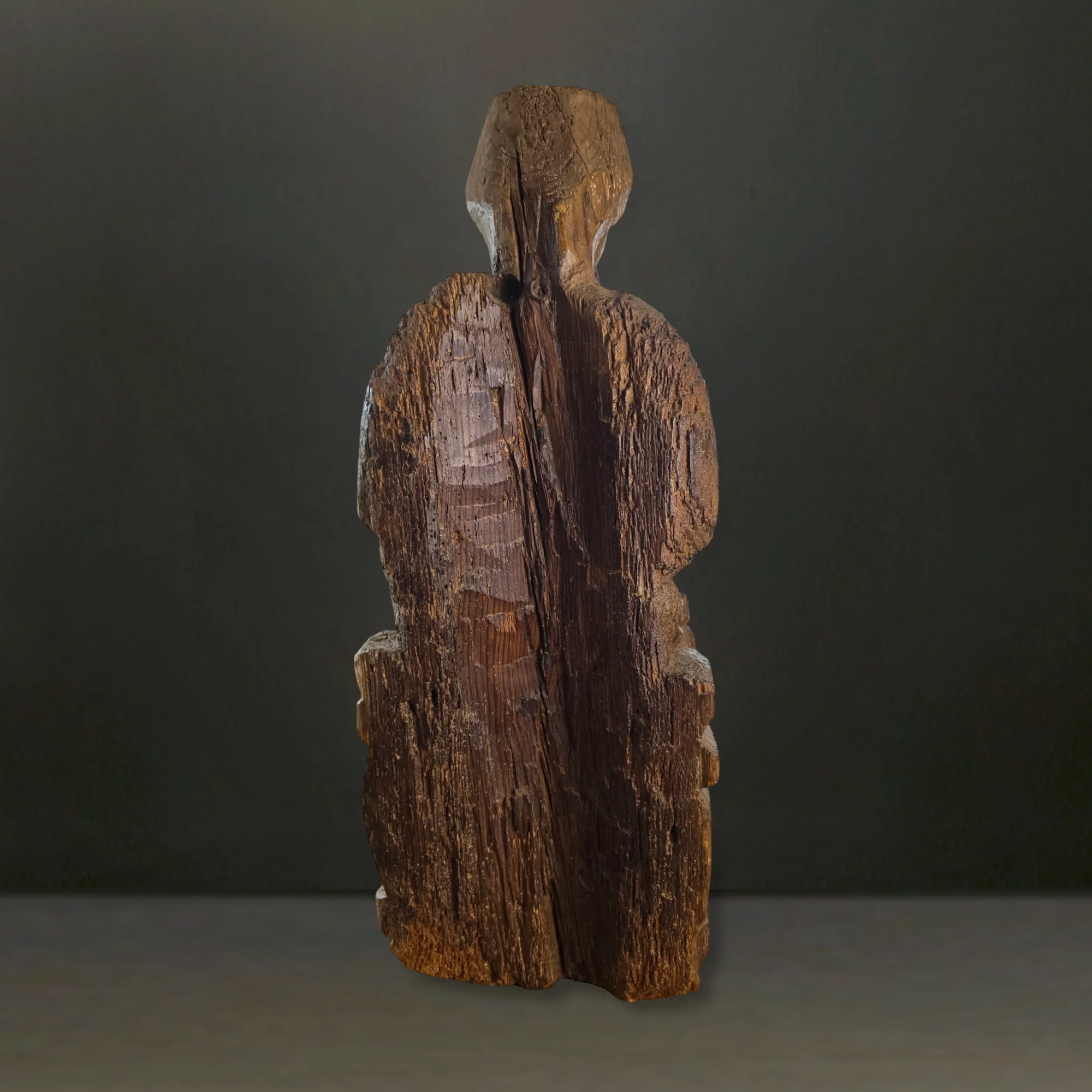 Thronende Madonna. Pyrenäen 13. Jahrhundert. Ansicht Nummer 3