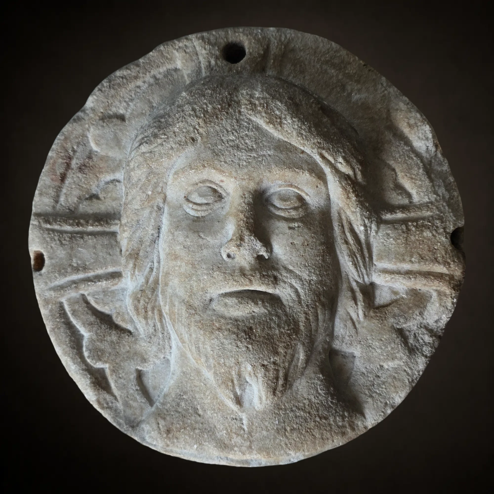 Marmorpatera Christus mit Kreuznimbus Rhone Provence wohl Arles. Hauptansicht der Skulptur