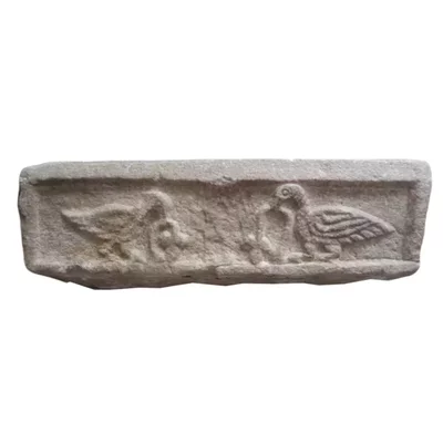 Frühe byzantinische Marmorskulptur. Norditalien.  Hauptansicht der Skulptur