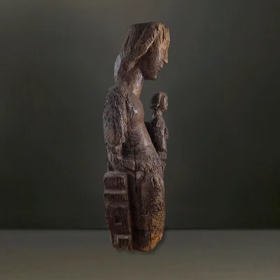 Thronende Madonna. Pyrenäen 13. Jahrhundert. Ansicht Nummer 1