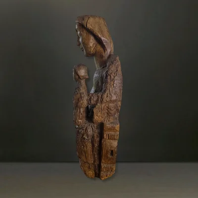 Thronende Madonna. Pyrenäen 13. Jahrhundert. Ansicht Nummer 2