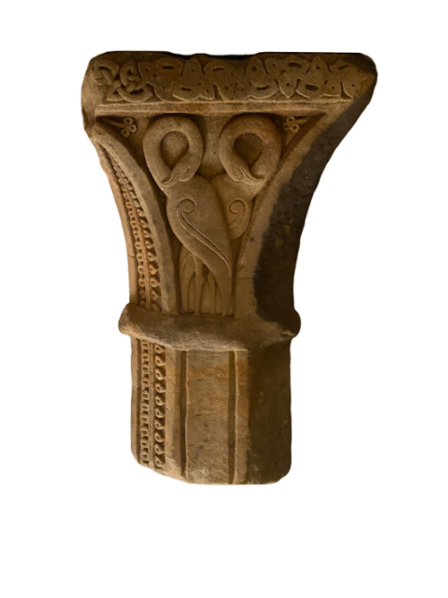 Important pre-romanesque capital.-1