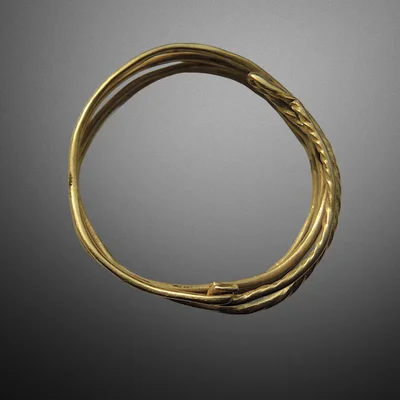 Hallstatt gold bracelet. Urnfield Culture, 12th–10th centuries BC. View number 3