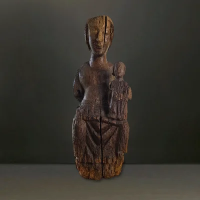 Enthroned Virgin. Pyrenees 13th century. Main view of the sculpture