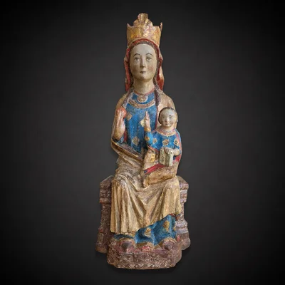 Gothic Virgin in Majesty. Aragon - circa 1300. Main view of the sculpture