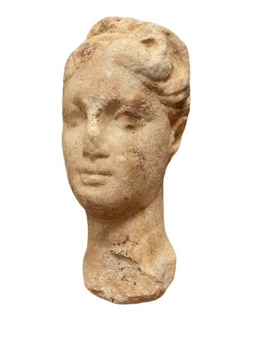Tête féminine en marbre. Art Grec Alexandrie.