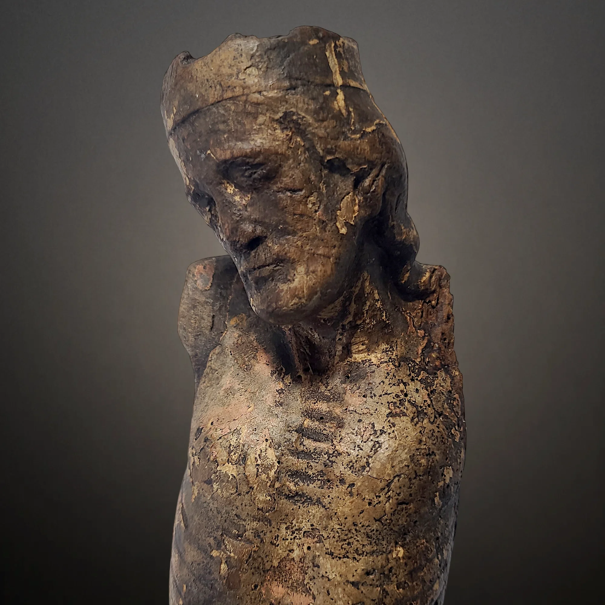 Christ en croix couronné, Bourgogne Dernier tiers du XIIIe siècle Vue numéro 4