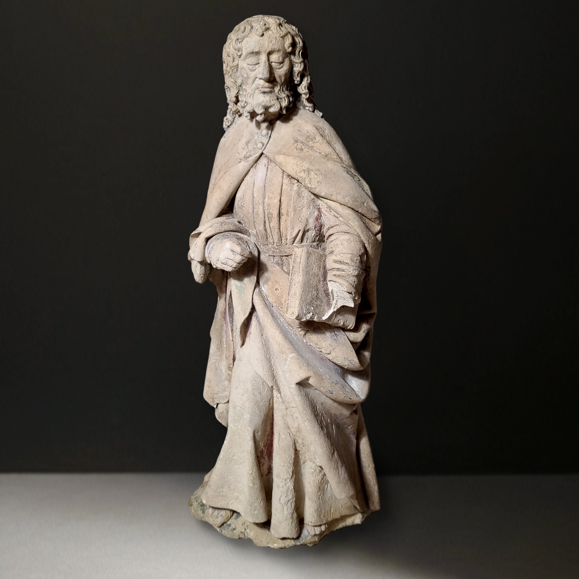 Cercle d-Antoine Le Moiturier Ecole bourguignonne du 15e siecle. Vue principale de la sculpture
