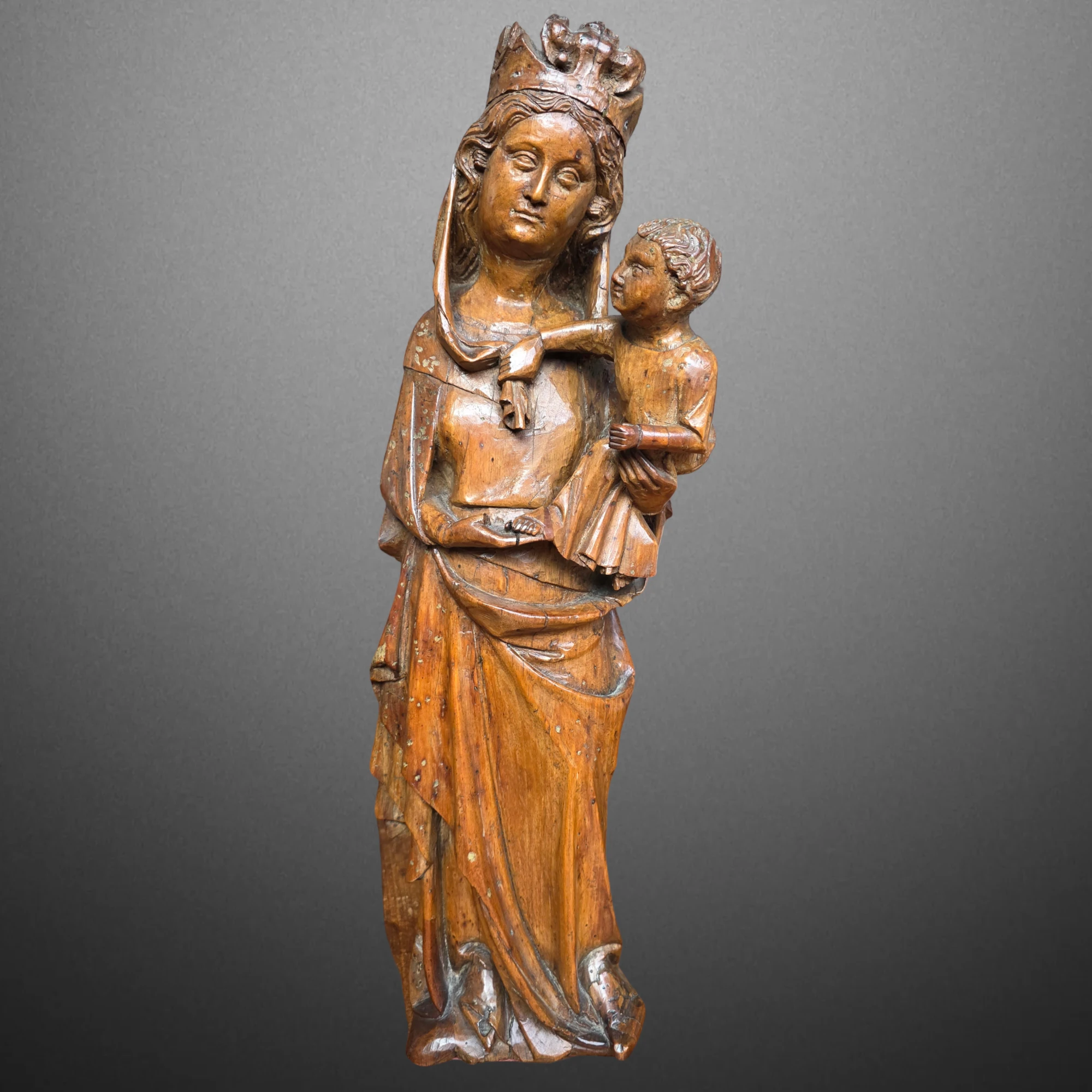 Vierge a l-Enfant gothique - Est de la France Milieu du XIVe siecle. Vue principale de la sculpture