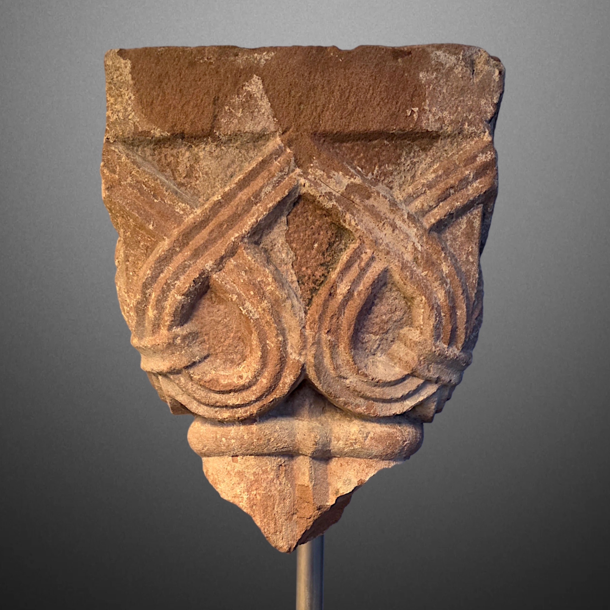 Chapiteau roman à décors d’entrelacs. Franconie 12e siècle. Vue numéro 2