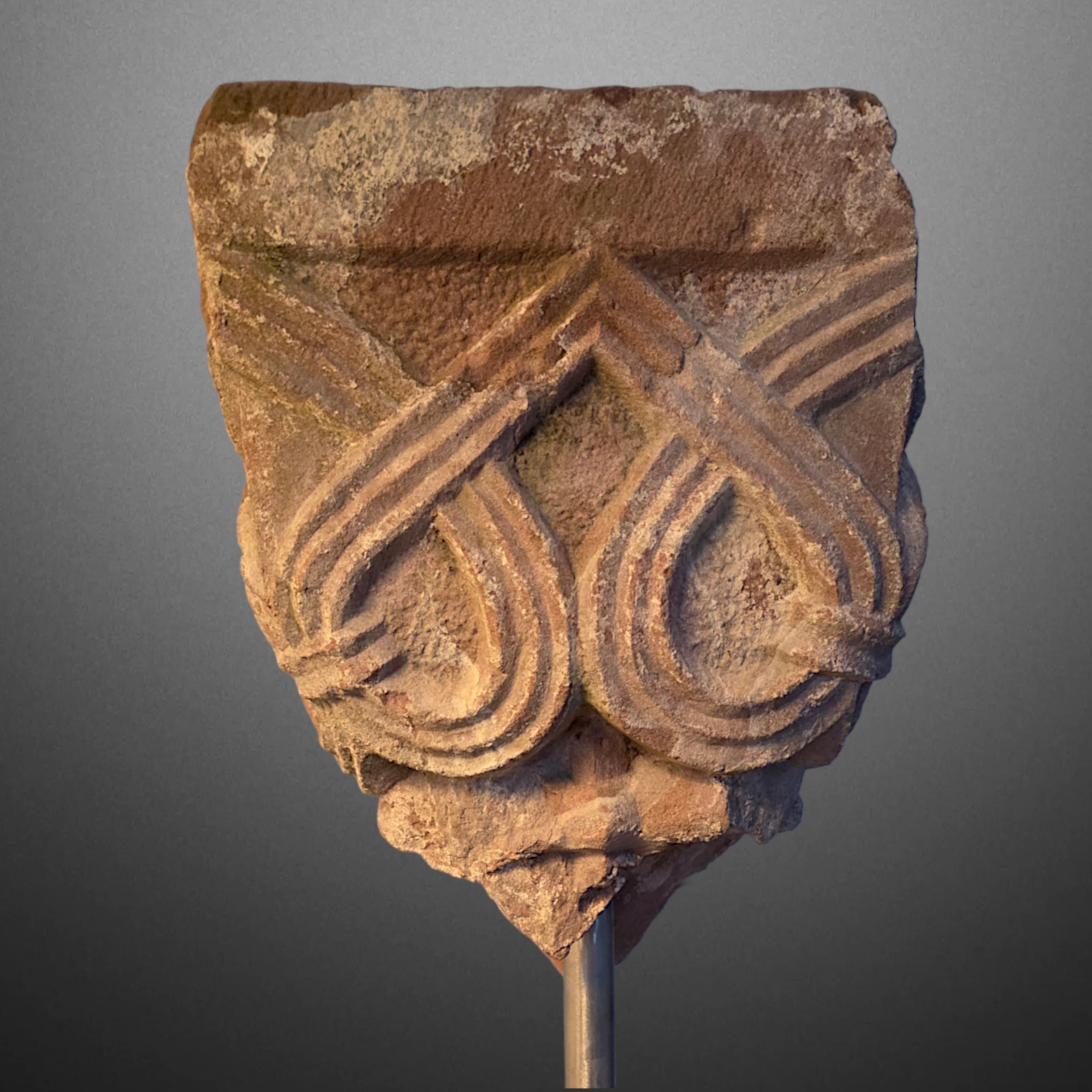 Chapiteau roman à décors d’entrelacs. Franconie 12e siècle. Vue numéro 3