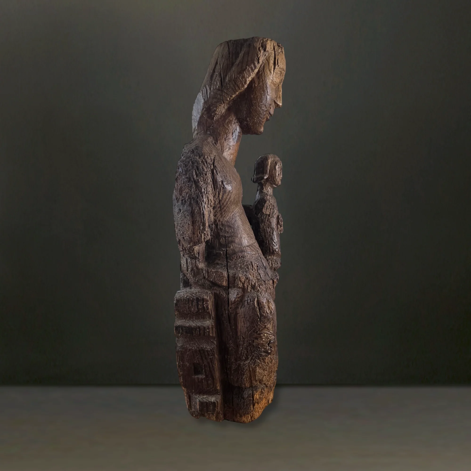 Vierge en Majesté. Pyrénées 13e siècle. Vue numéro 1