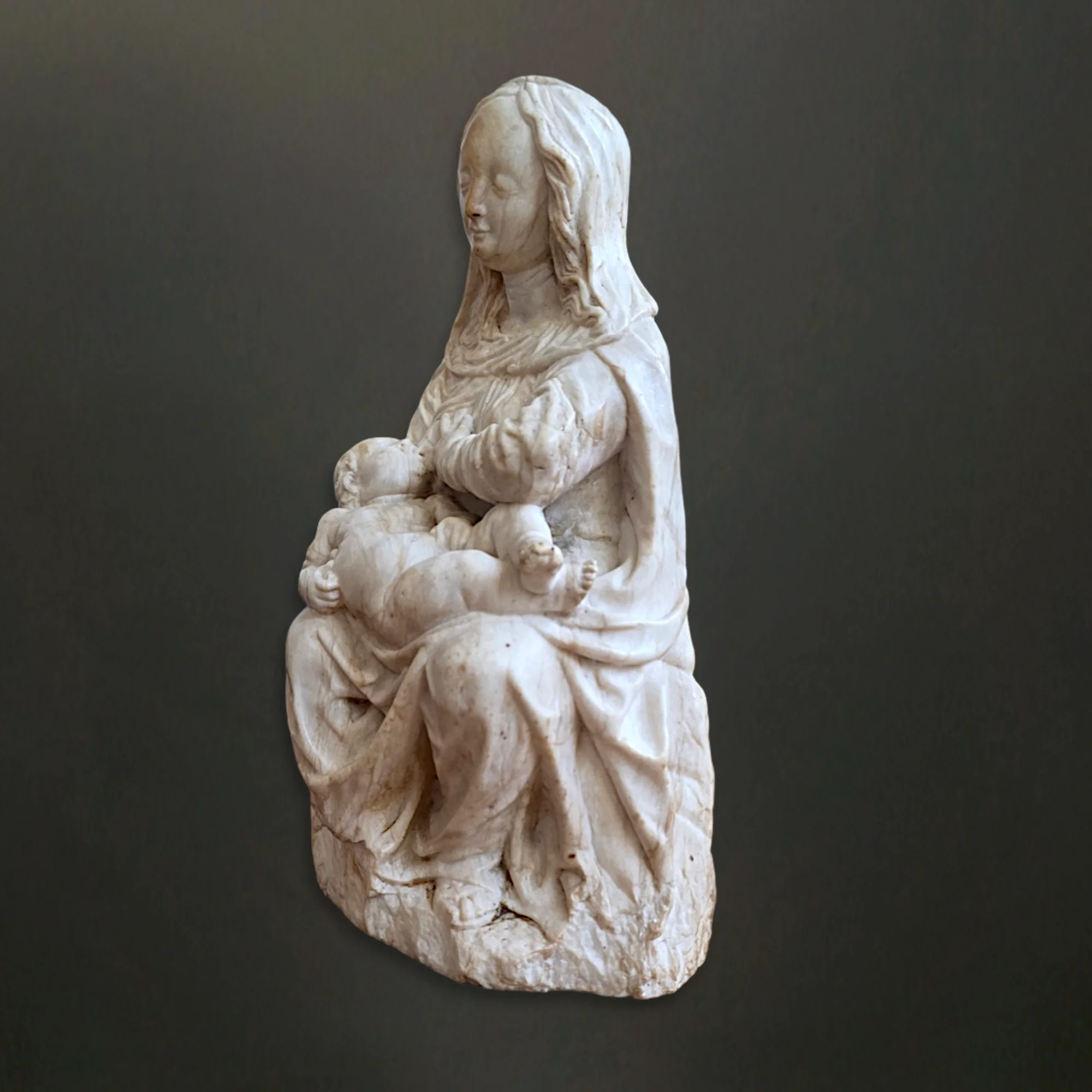 Vierge à l’Enfant en albâtre. Pays-Bas Méridionaux. Vue numéro 2